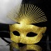 Маскарад Блеск порошок Ретро Хэллоуин маска с павлиньим пером (разных цветов)