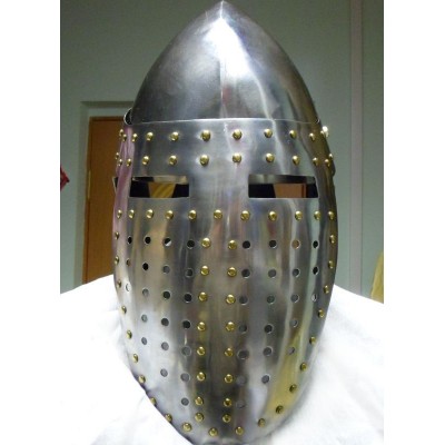 Боевой рыцарский шлем с забралом