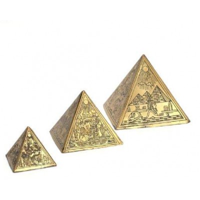 Три пирамиды
